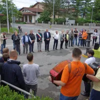 Pesem in harmonika ob odprtju maloobmejnega prehoda v Mirnu