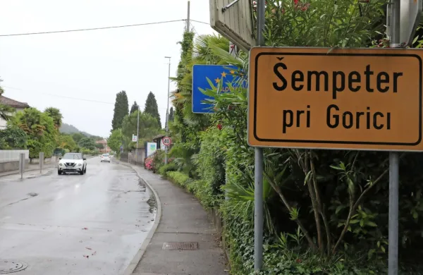 Pripadniki italijanske vojske so davi z vojaškim vozilom v Šempetru pri Gorici zapeljali na območje Slovenije, a so nato obrnili 
svoje vozilo in se takoj vrnili v Italijo.