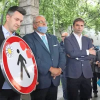 Simbolični prerez ločevalnega traku na mejnem prehodu na 
Erjavčevi ulici