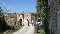  V Abitantih ne živi veliko ljudi, a vendar bi si leta 2020 zaslužili imeti spodobno močan mobilni signal. Pa ga  še nekaj časa  ne bo.  