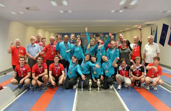 Takole so se v postojnskem Proteusu veselili  zlata v   ženski in brona 
v moški konkurenci.