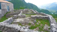 Tonovcov grad je že zdaj urejena točka na kobariški zgodovinski poti, ima pa še velike zgodovinsko-turistične potenciale.