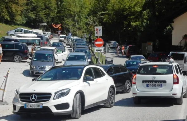 Parkiranje tri evre na uro