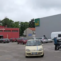 Vulkanizerji, trgovine, frizerski saloni ... V Sežani opažajo povečanje obiska in vračanje življenja ob meji v ustaljene tirnice.