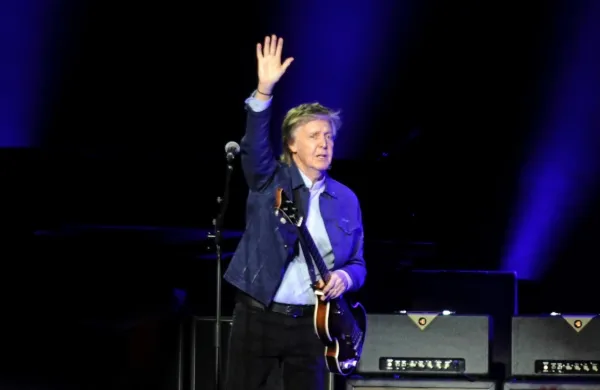  Je Paul McCartney res “prepisal” pesem  hrvaškega glasbenika 
Jurice Pađena?