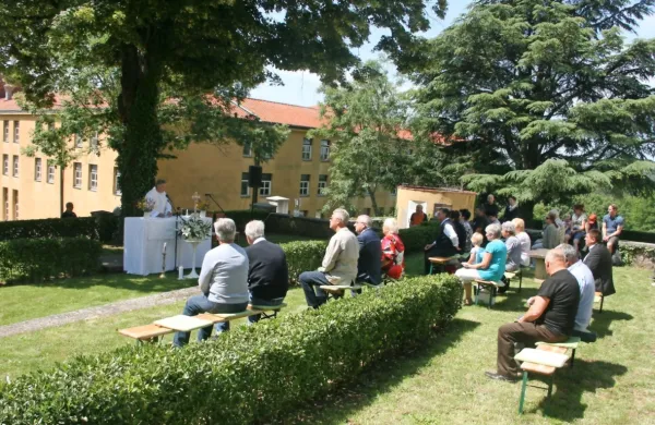 Prva ma&scaron;a privabila veliko obiskovalcev