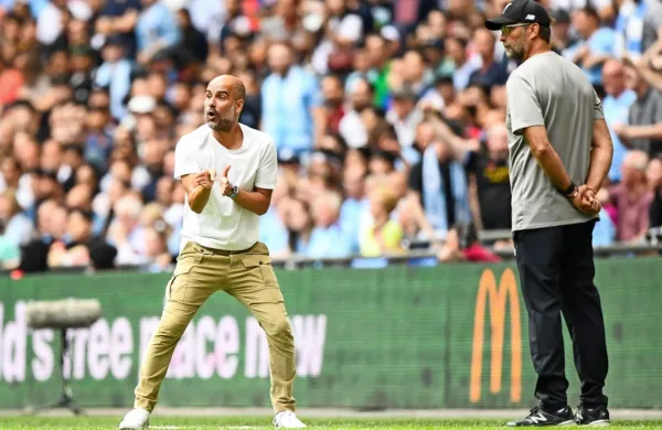 Pep Guardiola (levo) je v preteklih dveh sezonah osvojil angleški 
naslov z Manchester Cityjem, letos ga bo Jürgen Klopp z Liverpoolom. 
