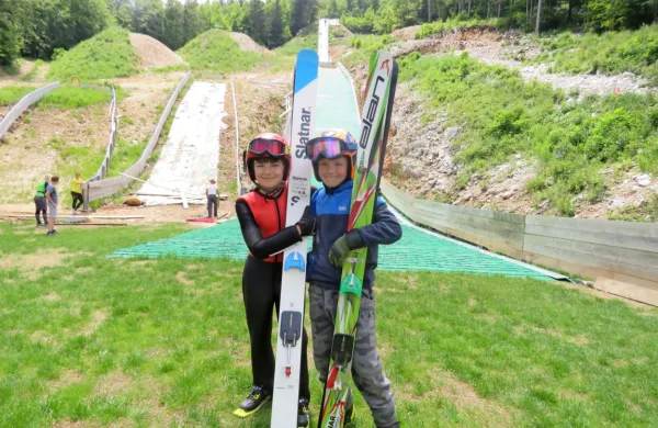 Konec tedna sta novo doskočišče prva preizkusila Andraž Velikonja in Jure Polanc. 