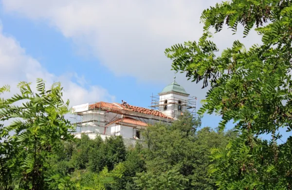 Cerkev Marije Snežne, ki je  spomenik sakralne dediščine, obnavljajo, da bo  stala še nadaljnja stoletja. 