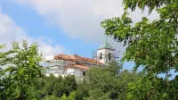Cerkev Marije Snežne, ki je  spomenik sakralne dediščine, obnavljajo, da bo  stala še nadaljnja stoletja. 