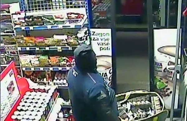 Kriminalna združba, ki so jo v minulih dneh v zaključnih akcijah 
razkrinkali kriminalisti, je od novembra lani vlomila v vrsto 
bencinskih servisov in drugih objektov po državi ter odtujila več 
kot 50.000 škatlic cigaret. (Foto vir: PU Kranj)