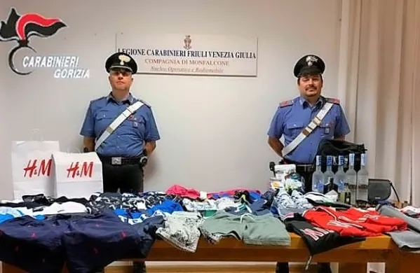 51-letnik in njegova 43-letna partnerka iz Slovenije sta prejšnjo 
nedeljo po ponovnem odprtju mej v več nakupovalnih središčih 
ukradla različno blago, ki je bilo skupno vredno več kot 2000 
evrov. Foto vir: Primorski dnevnik