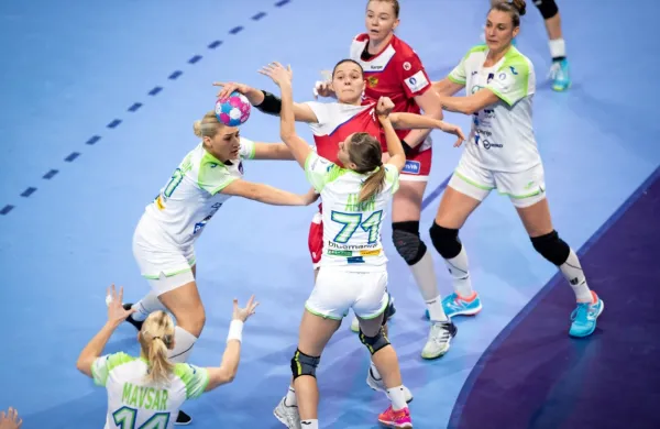 Slovenske rokometašice  bodo v prvem delu evropskega prvenstva 
nastopile v skupini A v danskem Herningu, njihove tekmice pa 
bodo Francozinje, Danke in Črnogorke.