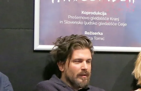 Igor Vuk Torbica je sodeloval s številnimi znanimi gledališči v 
regiji, od Slovenije do Severne Makedonije, med drugim tudi v 
Ljubljani in Kranju.