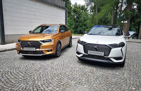 V tem trenutku sta v Sloveniji naprodaj dva modela, od tega bo 
manjši na voljo tudi kot popolni električar, medtem ko prihodnje 
leto ponudbo obogatijo še z veliko limuzino DS9.