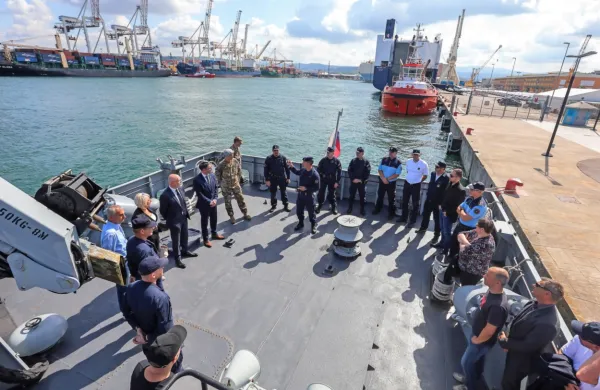 Ob zaključku vaje Preskok 2020 je mornariški divizion izvedel 
pomorski del.