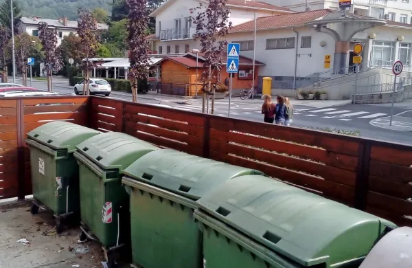 Smetarina se bo podražila, a le za 26 centov na osebo. Direktor 
Komunale temu oporeka in napoveduje, da bo ukrepal. 