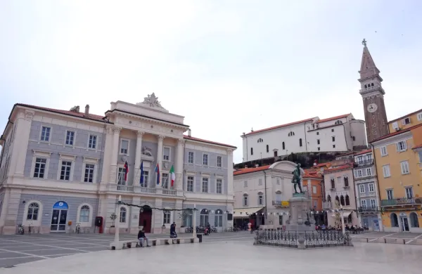 Sejem na Tartinijevem trgu