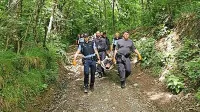 Policisti so  onemoglega Maročana nosili po gozdu tri kilometre.