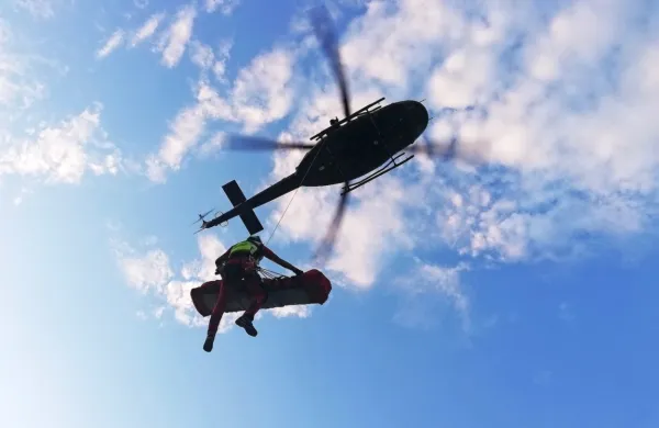 Gorski reševalci so v Posočju minuli konec tedna  klicali na pomoč 
tudi helikopter. Fotografija je simbolična.