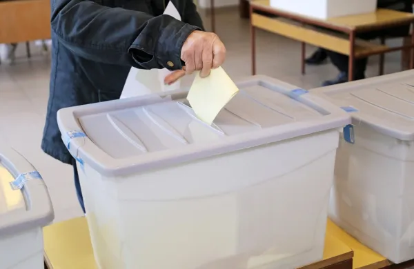 Ustavno sodi&scaron;če: o pritožbah na odločitev volilne komisije odloča upravno sodi&scaron;če