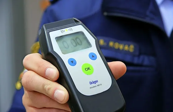 Med  maratonom, ki je trajal  od sobote zvečer do nedelje zjutraj, so 
policisti odredili  2194 alkotestov,   2102 voznika sta napihala 0,0 
miligrama alkohola v litru izdihanega zraka. 