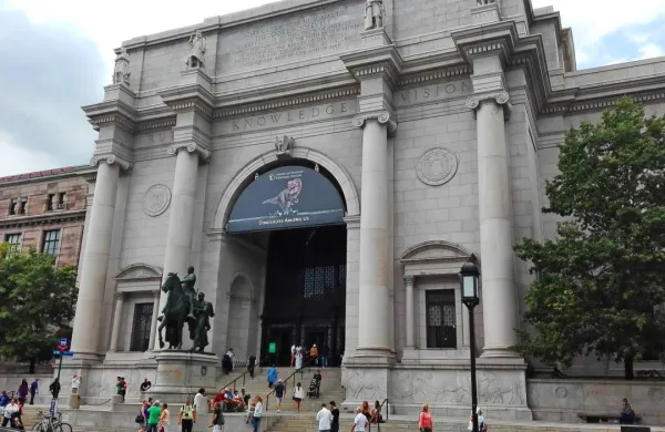 Rooseveltov kip pred Muzejem naravne zgodovine v New Yorku 
bodo na željo muzeja odstranili.