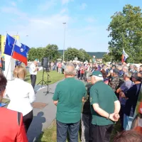 Slovesno pri spomeniku Dan prej