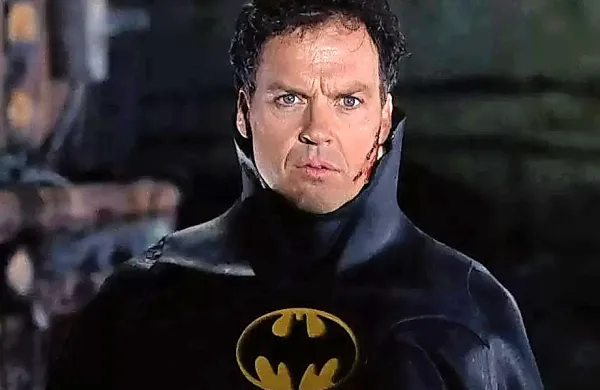Michael Keaton, ki je v vlogi Batmana nazadnje zaigral v filmu 
Batmanova vrnitev Tima Burtona iz leta 1992, bo morda ponovno 
oblekel Batmanov kostum.