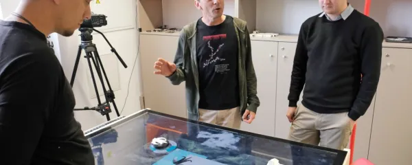 3D modele nepremične kulturne dediščine je mogoče predstaviti 
na različne načine - s pomočjo velikih zaslonov, miz na dotik, VR 
očal ...
