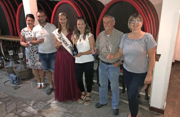 Gostje so obiskali vinogradnike in oljkarje