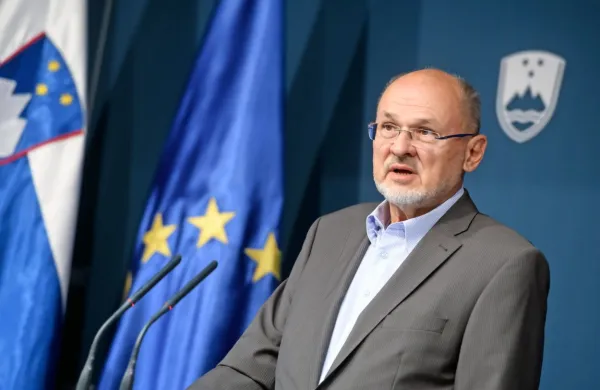 vladni govorec Jelko Kacin