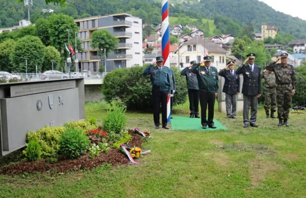 Idrijsko cerkljanski veterani obljubljajo, da bo spominski park osamosvojitve Slovenije dobil domačinom in turistom privlačno podobo.