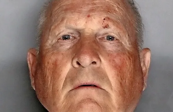 Nekdanji policist, 74-letni Joseph James DeAngelo mlajši je v 
ponedeljek na kalifornijskem državnem sodišču v Sacramentu 
priznal krivdo za 13 umorov in več deset posilstev. (Foto vir: 
Wikipedia)