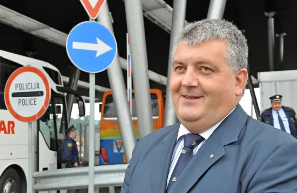 Anton Travner (na fotografiji) je sam podal odstop, vlada je  za 
vršilca dolžnosti  generalnega direktorja policije imenovala Andreja Juriča.
