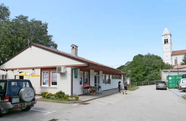 Čez nekaj dni bodo Črničani spet imeli takšen mali market, kot ga potrebujejo, v njem pa tudi pošto.  