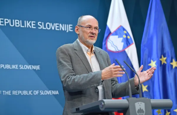 Vladni govorec Jelko Kacin