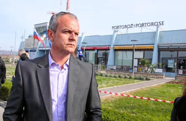 Robert Krajnc, direktor družbe Aerodrom Portorož, še ne ve, ali bo 
družbo vodil skupaj s še enim direktorjem ali ne. 