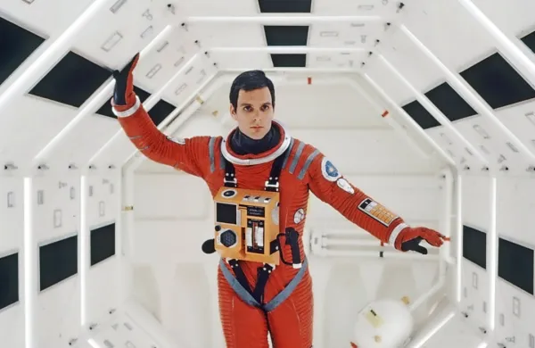 Obleka naj bi bila pomemben spominek iz filma, ker naj bi bila 
uporabljena pri snemanju ene od ključnih scen, ko Dr. David 
Bowman uniči računalnik HAL 9000. 