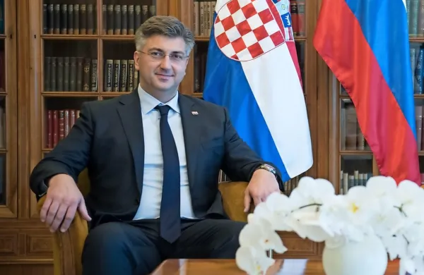 Hrvaški premier Andrej Plenković je zatrdil, da spremenjeni 
slovenski ukrepi ne bodo spremenili pogojev za potovanja Hrvatov.