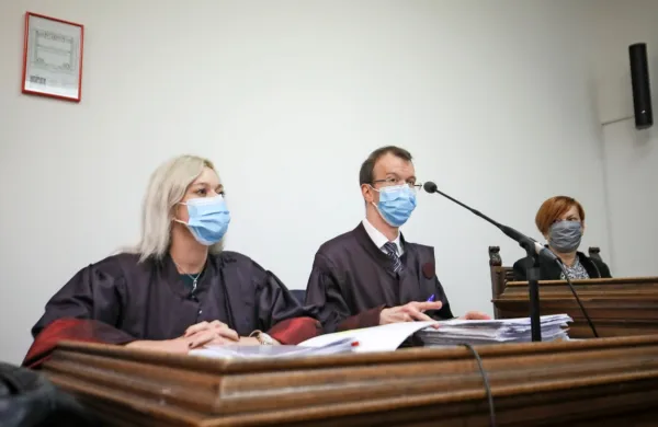  Odvetnika Milka Noviča Žiga Podobnik in Monika Poje