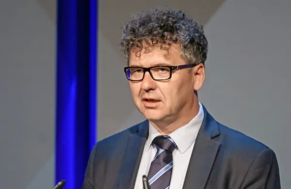 Zanimanje za testiranje za protitelesa proti novemu koronavirusu 
je ogromno, pravi predstojnik inštituta za mikrobiologijo in 
imunologijo Miroslav Petrovec. 