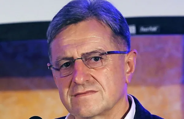 Brigadir Anton Krkovič in država Slovenija sta se po navedbah 
časnika Dnevnik pogodila za 60.000 evrov odškodnine zaradi 
neupravičenega zapora v zadevi Patria.