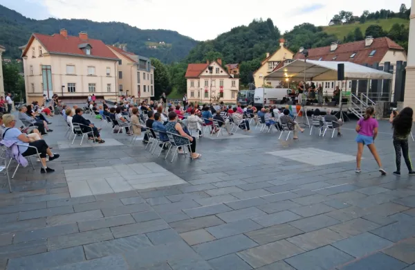 Glasbeni četrtki in filmske nedelje v mestu