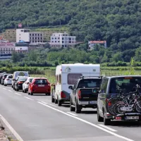 V soboto na meji izdali in vročili 290 odločb o karanteni