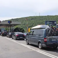 V soboto na meji izdali in vročili 290 odločb o karanteni