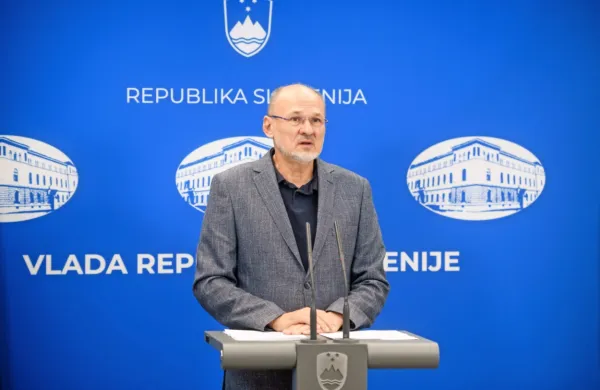 Vladni govorec Jelko Kacin