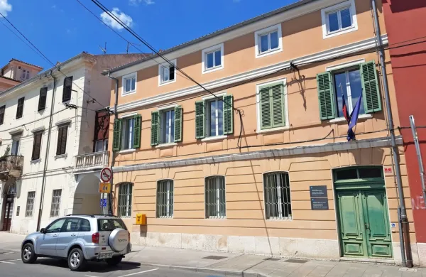 V nekdanje prostore koprske geodetske uprave na Trgu Brolo se 
bodo predvidoma konec julija vselili občinski inšpektorji in 
redarji.