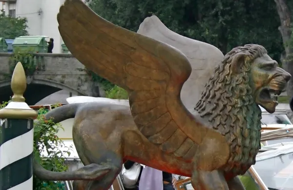 Na 77. beneškem filmskem festivalu bodo prikazali manj filmov 
kot v prejšnjih izdajah. 
