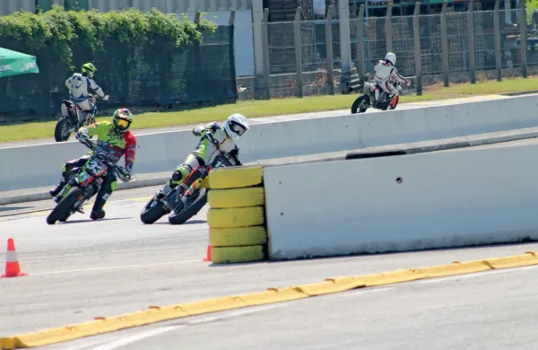 Takole so na poligonu v Vrtojbi drveli dirkači razreda supermoto.